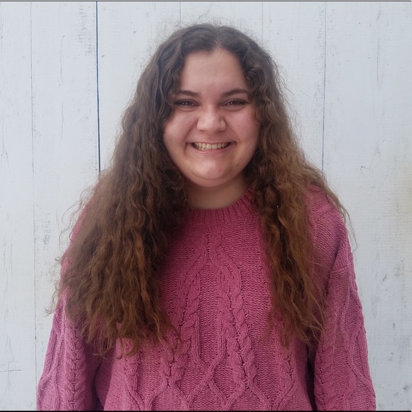 Profile Picture of Karlee Maves (@karleemaves) on Poshmark