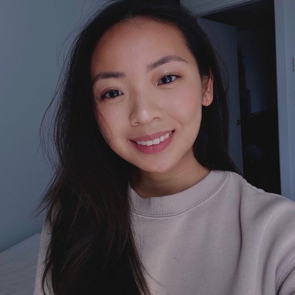 Profile Photo of Claudia Chan (@wtclaudia) on Poshmark