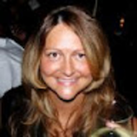 Profile Picture of Debra Newton (@ndlnewton) on Poshmark