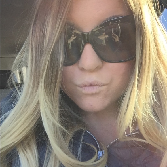 Profile Picture of Brittany Gallahue (@brittanygal) on Poshmark