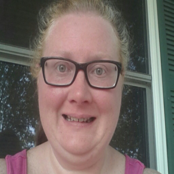 Profile Picture of Rose-anna Mcclintock (@rosiegril) on Poshmark