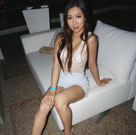 Profile Picture of Anna Chen (@annnac21) on Poshmark
