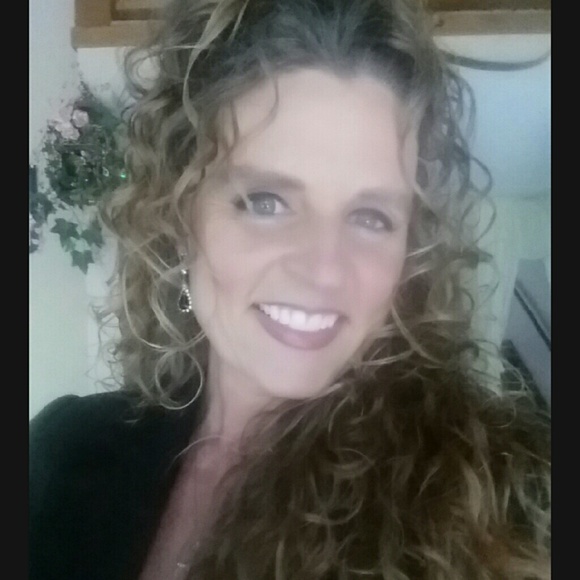 Connie Okorn - Poshmark Profile Picture of Connie Okorn (@csokorn) on Poshmark