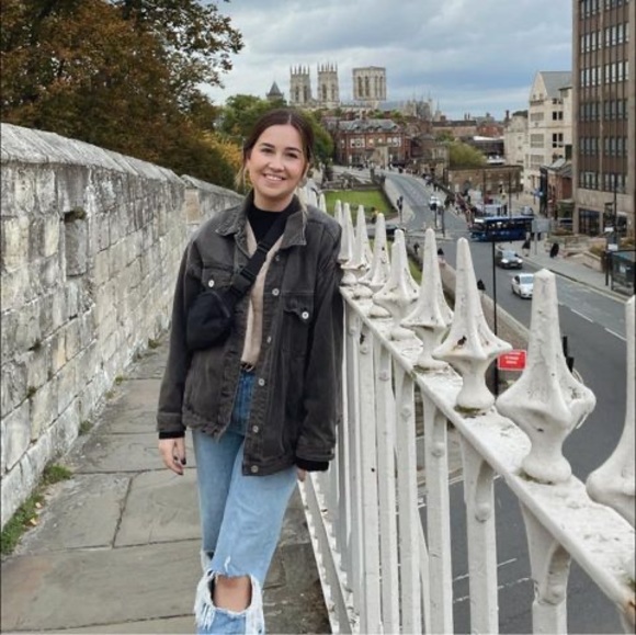 Profile Picture of Jamie Alexakos (@jalexakos) on Poshmark