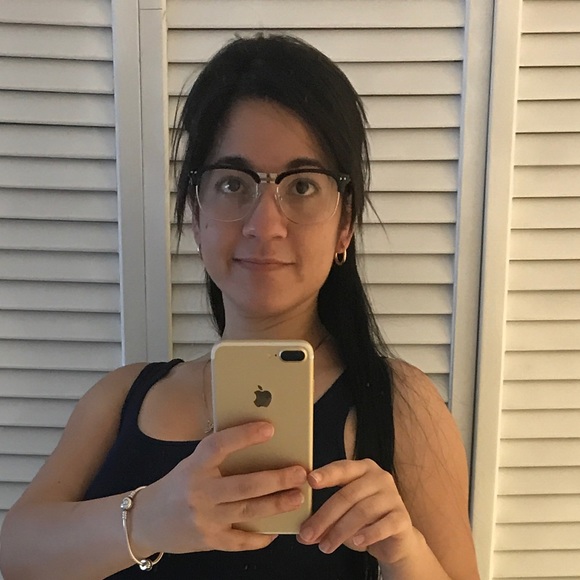Profile Picture of Isis Hidalgo (@isishidalgo) on Poshmark