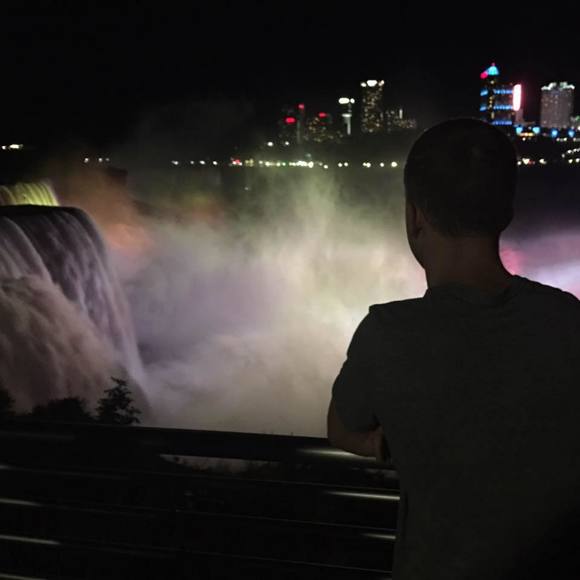 Profile Picture of Aaron Franks (@aaronfranks285) on Poshmark