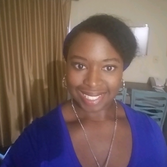 Profile Picture of Samantha Scille (@mantafimi) on Poshmark