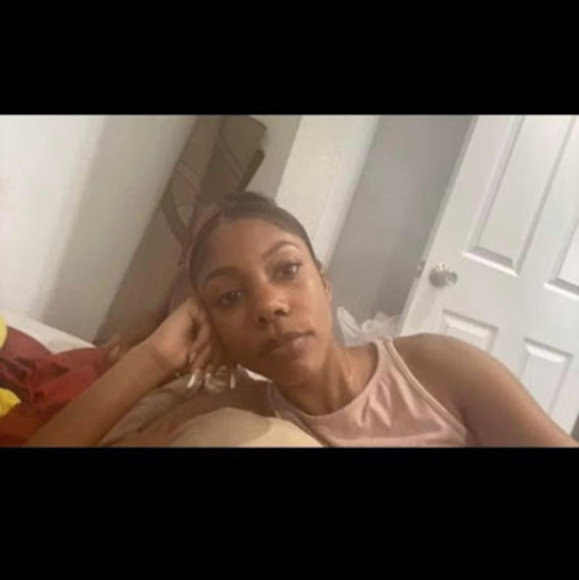 Profile Picture of Taeshawna Collins (@taeshawnac) on Poshmark