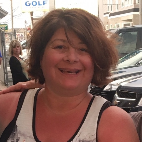 Profile Picture of Laurie Polter (@lpolter) on Poshmark