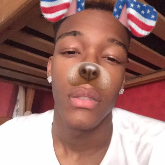 Profile Picture of Robert Hicks (@tiredlilrob23) on Poshmark