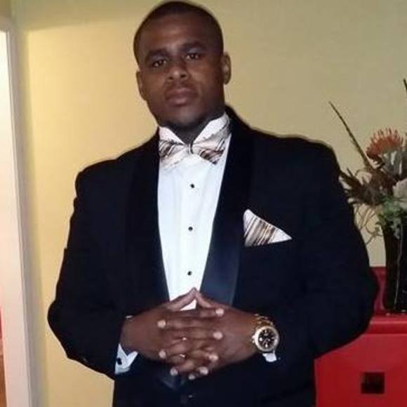 Profile Picture of Curtis Owens (@ceestyle55) on Poshmark