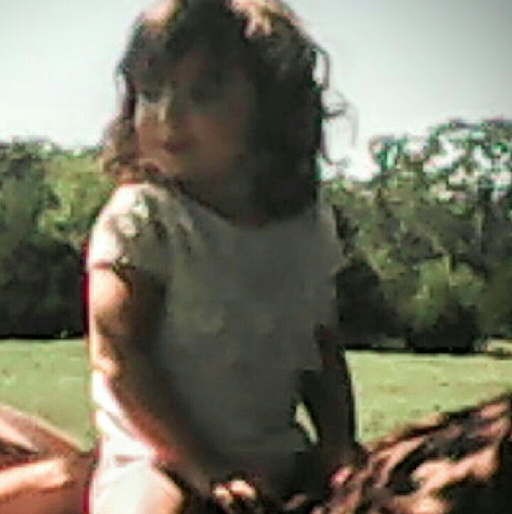 Profile Picture of Lacey Thornton (@laceythornton16) on Poshmark