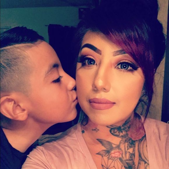 Profile Picture of Adri Zamarron (@adri2013anaz) on Poshmark