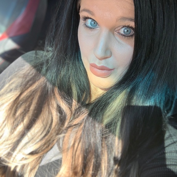 Profile Picture of Dawn Hazelton (@dhazelton) on Poshmark