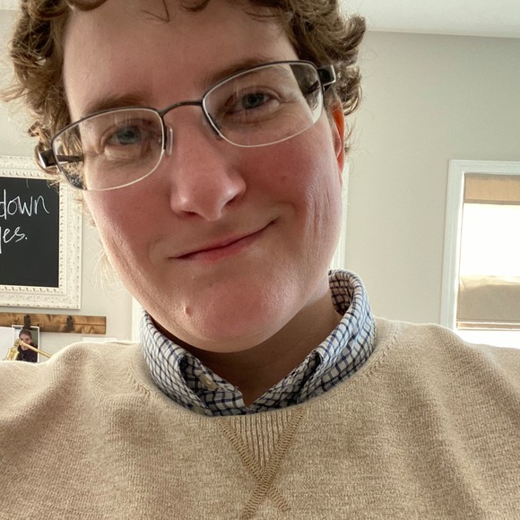 Profile Picture of Lisa Leopard (@lkleopard) on Poshmark