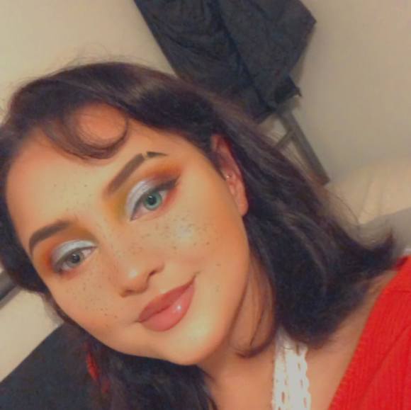 Profile Picture of Farah Thomas (@farahthomas13) on Poshmark