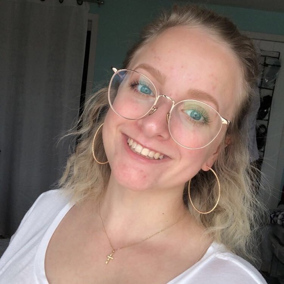 Profile Picture of Loraina Marzano (@lorainamarzano) on Poshmark