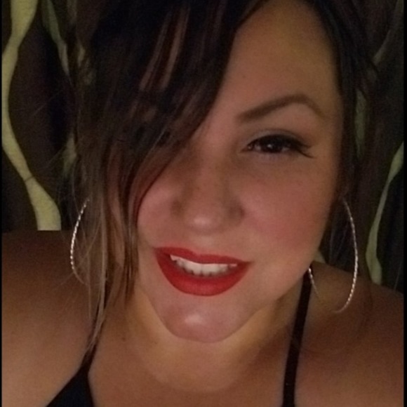 Profile Picture of Lorena Gonzales (@lorenagubby) on Poshmark