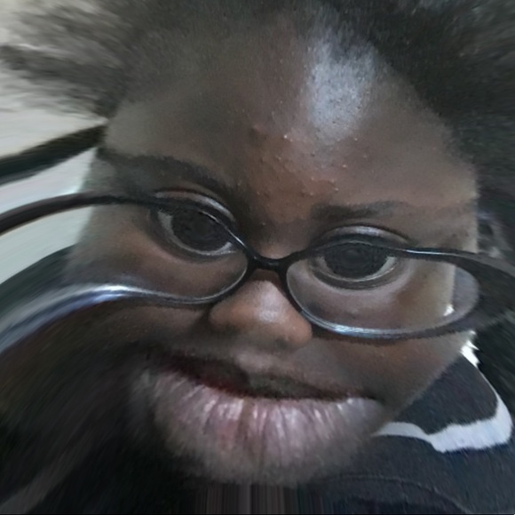 Profile Picture of Kennedy Richardson (@kennedyyummy) on Poshmark