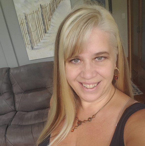 Profile Picture of Tamara Hutchison (@pussinboots67) on Poshmark