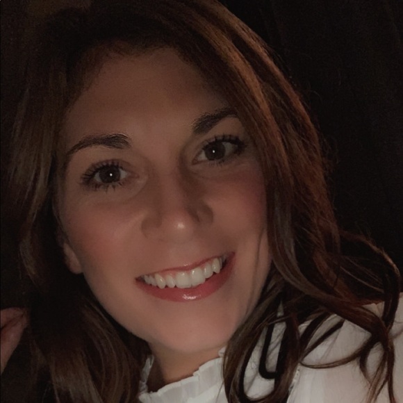 Carly Osterloo - Poshmark Profile Picture of Carly Osterloo (@caosterloo) on Poshmark