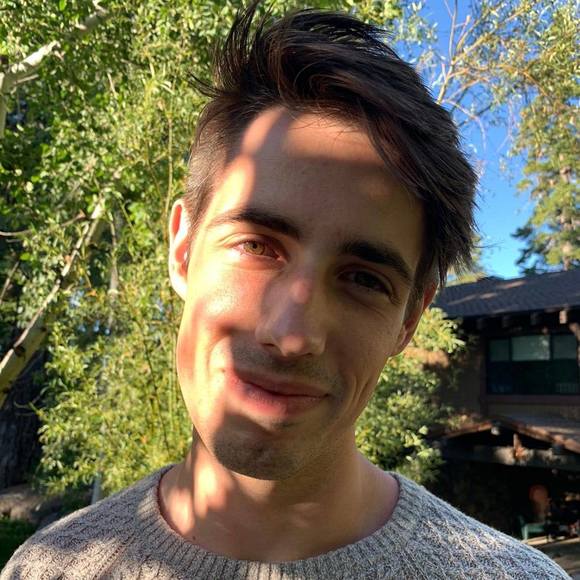 Profile Picture of Jeffrey Hanton (@jeffhanton) on Poshmark