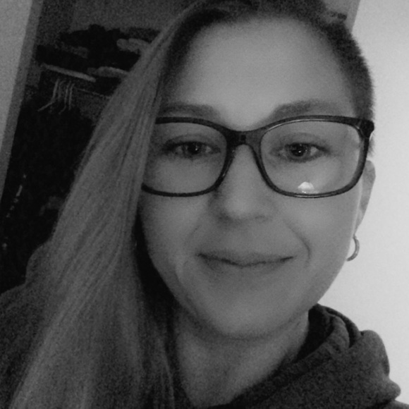 Profile Picture of Christina Alloway (@christinaallowa) on Poshmark