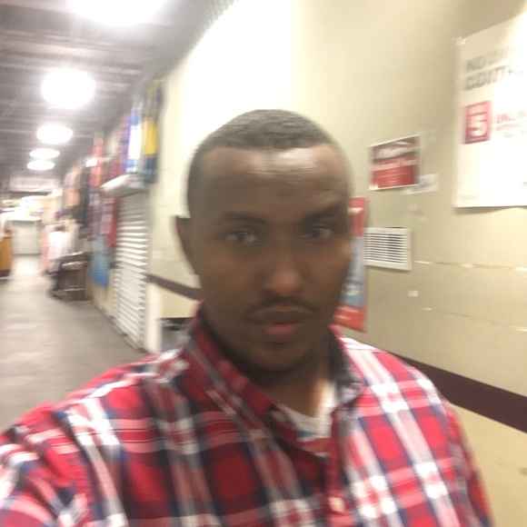 Profile Picture of Omar Aden (@kingkkkk) on Poshmark