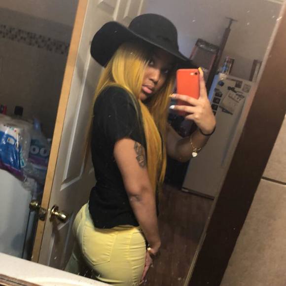 Profile Picture of Victoriah Bridgeforth (@varmani14) on Poshmark