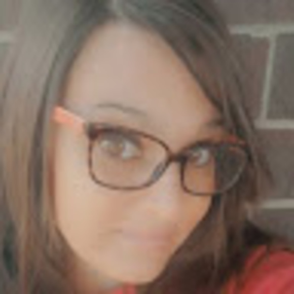 Profile Picture of Natasha Hollibaugh (@nhollibaugh) on Poshmark