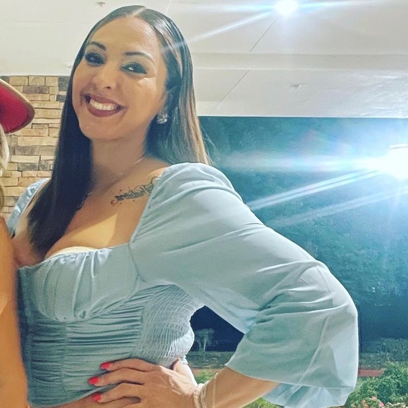Profile Picture of Yesenia Valdivia (@yeseniavaldi721) on Poshmark