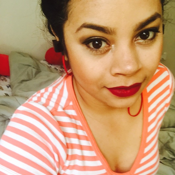 Profile Picture of Martinez Martinez (@maryi21) on Poshmark