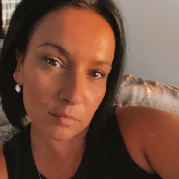 Profile Picture of Lyne Gougeon (@lynegougeon) on Poshmark