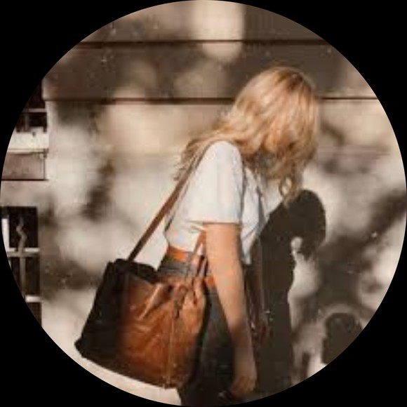 Profile Picture of Bahlmann Gudgell (@gudgellbahlmann) on Poshmark