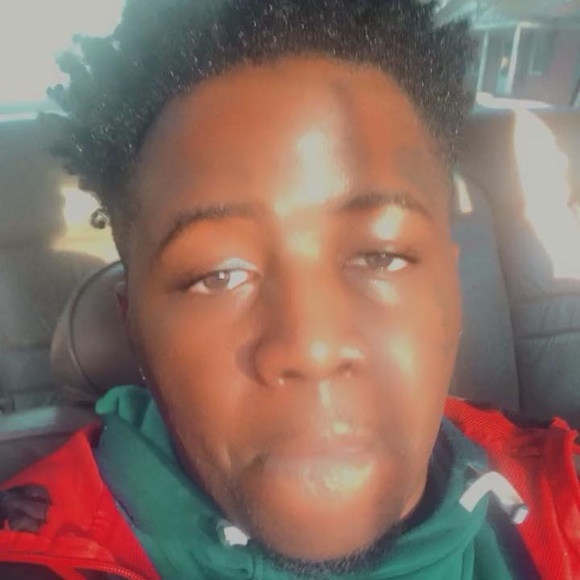 Profile Picture of Danny Downsouf (@dannydownsouf) on Poshmark