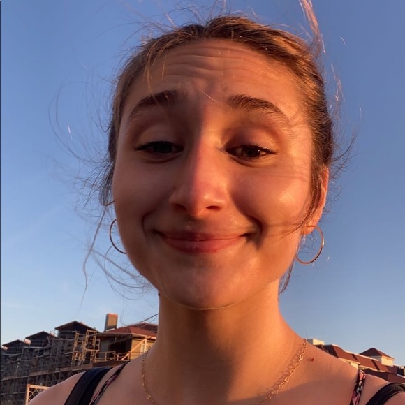 Profile Picture of Mikayla Randels (@mikaylarandels) on Poshmark