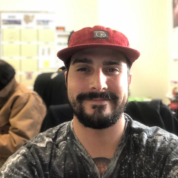 Profile Picture of David Podergois (@dpots) on Poshmark