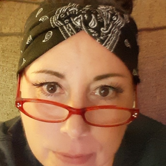 Profile Picture of Elizabeth Danylczenko (@lizzy2470) on Poshmark