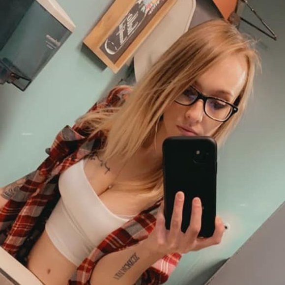 Profile Picture of Savannah Jean (@savannahjean185) on Poshmark
