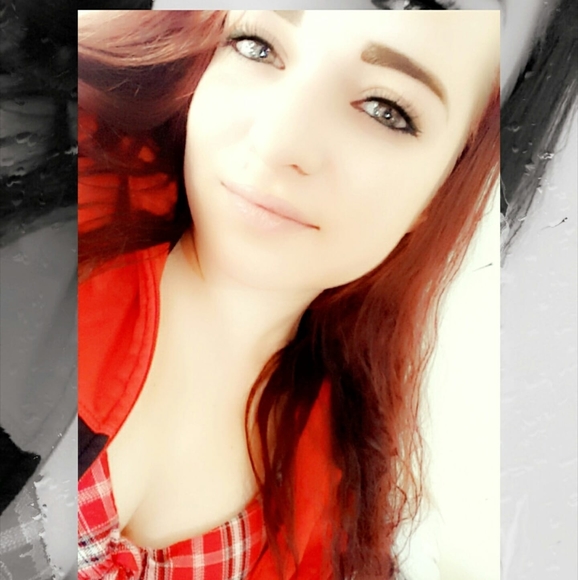 Profile Picture of Madison mae Canzona (@madisonmae15) on Poshmark