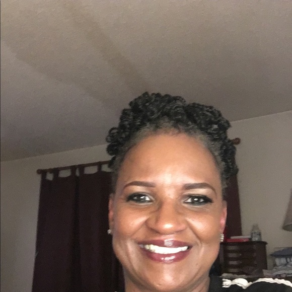 Profile Picture of Victoria Silver (@vsilver820) on Poshmark