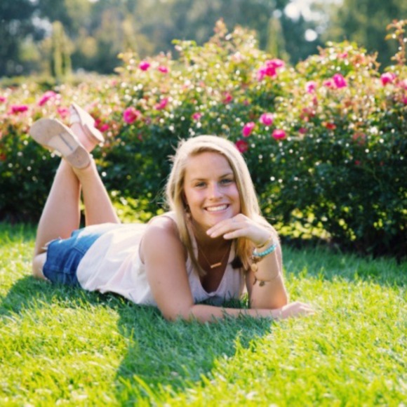 Profile Picture of Hannah Mozzer (@hannahmozzer1) on Poshmark