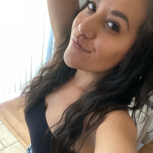 Profile Picture of Lucia Pereira (@lucylou_5) on Poshmark