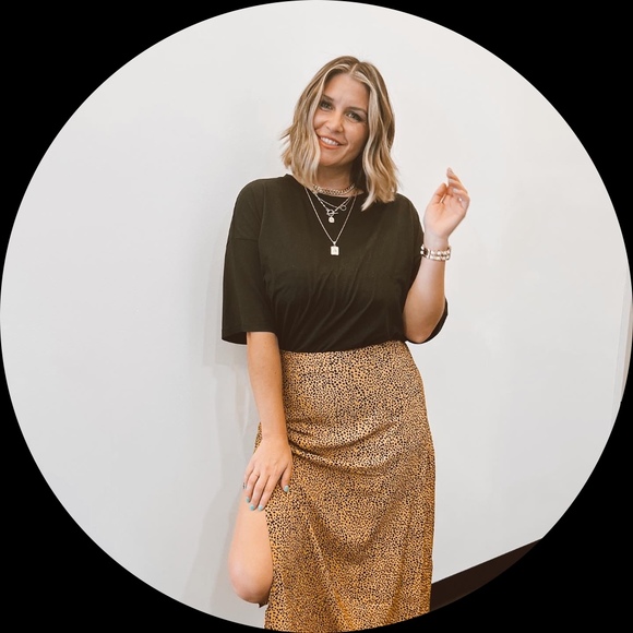 Profile Picture of Amber Vincent (@a_vincentstyle) on Poshmark