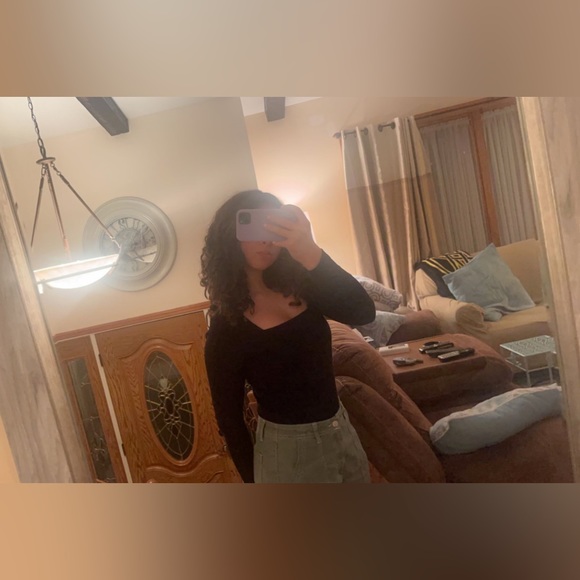 Profile Picture of Emma Linsinbigler (@elinsinbigler) on Poshmark