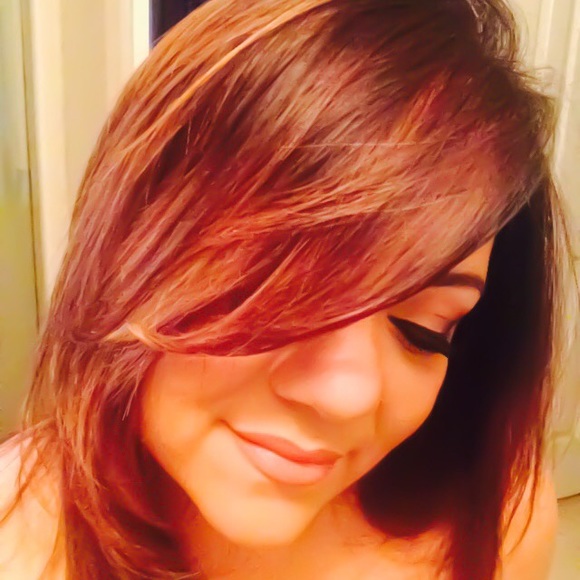 Profile Picture of Jeannette Lorenz (@jlonso) on Poshmark