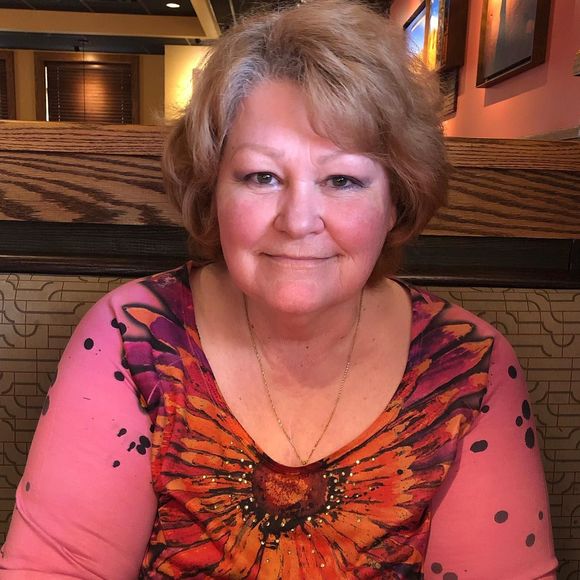 Profile Picture of Dede Downs (@dededowns) on Poshmark