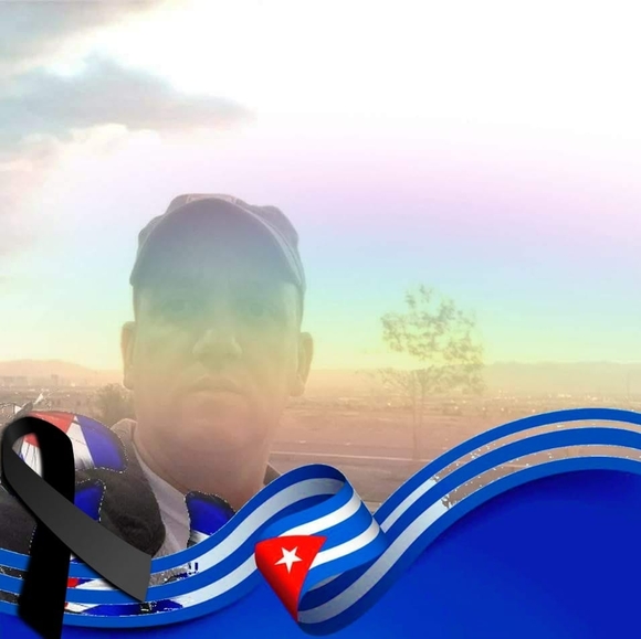 Profile Picture of Carlos Canizares (@karlos702) on Poshmark