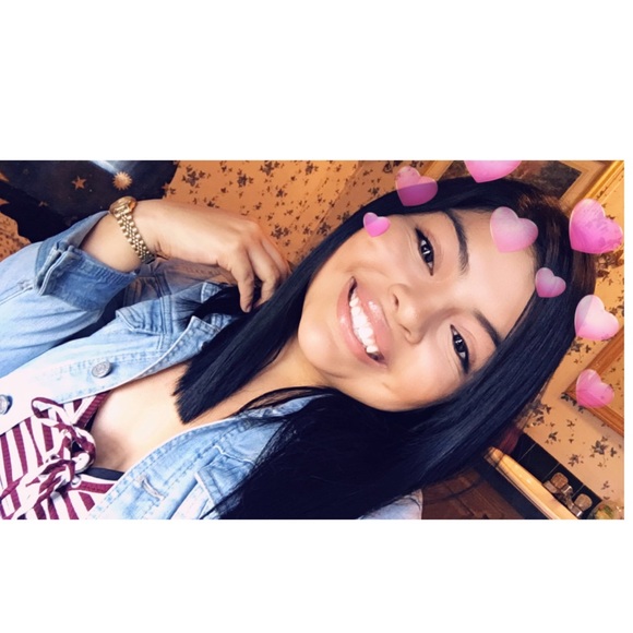 Profile Picture of Vickyyy Salinas (@rvickyyy) on Poshmark