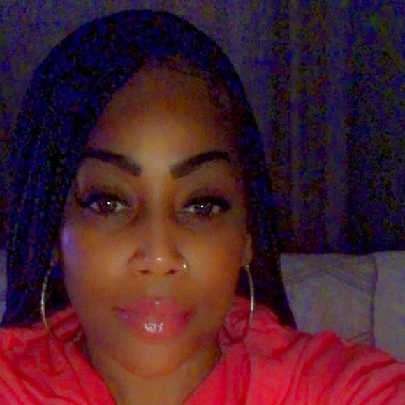 Profile Picture of Lisa Mcfadden (@lisamcfadden32) on Poshmark